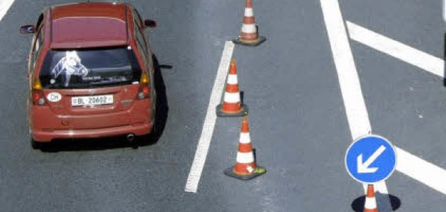 Am Ende mssen alle auf eine Spur: Der...oll ist das Nadelhr am Autobahnzoll.   | Foto: ingrid bhm-jacob