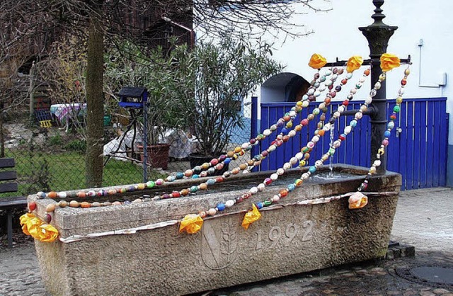 Hat schon bessere Tage gesehen: Der Br...n, der nur noch aus dem Trog besteht.   | Foto: Markus Maier