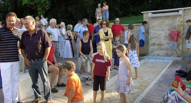 Die Brunneneinweihung in der Schwarzma...adenweiler war ein kleines Volksfest.   | Foto: Sigrid Umiger