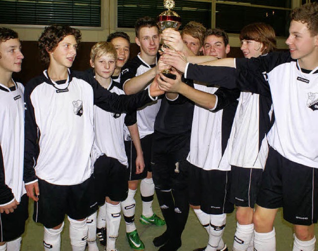 Strahlende Sieger: Die  C-Junioren des... das Turnier in der Rappensteinhalle.   | Foto: WERNER PROBST