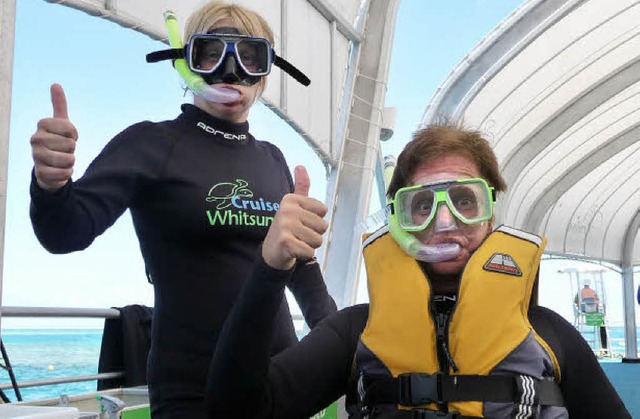 Beate Kellermann (rechts) und ihre Beg...chgang am Knuckle Reef in Australien.   | Foto: Privat