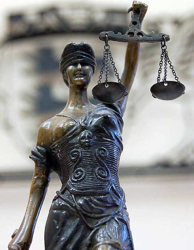 Im Zweifel fr den Angeklagten: Justizia symbolisiert die Gerechtigkeit.   | Foto: Andr Hnig