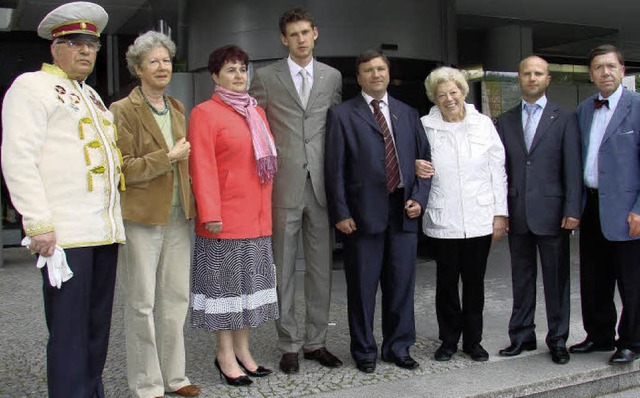 Manfred Raupp (rechts), Vorsitzender v...) leitet die Arbeitsgruppe Osteuropa.   | Foto: BZ