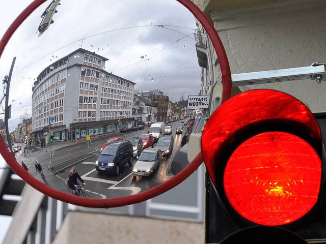 Mehr als 100 Trixi-Spiegel hngen an F... Dort gingen die Unfallzahlen zurck.   | Foto: Bamberger