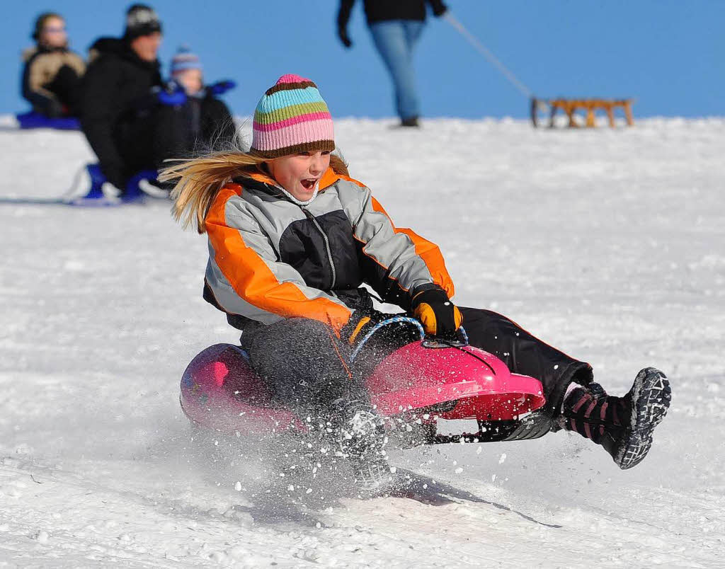 Freiburger und Sdbadener genieen die schnen Seiten des Winters auf dem Schauinsland.