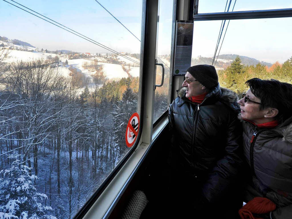 Freiburger und Sdbadener genieen die schnen Seiten des Winters auf dem Schauinsland.