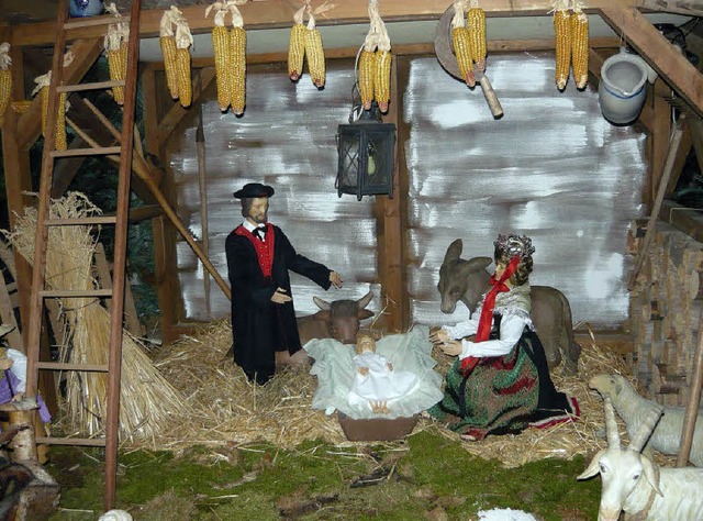 Maria und Josef tragen Schwarzwlder Tracht.   | Foto: fotos: adelbert mutz