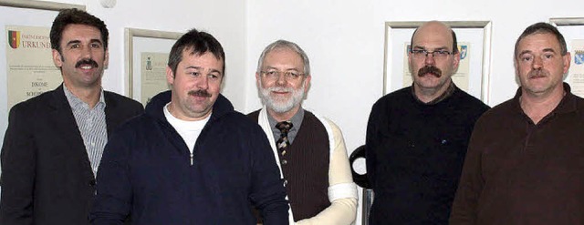 Die Ehrung fr Dietmar Blum (Zweiter v... Gaenssle (von links) im Rathaus vor.   | Foto: Hege