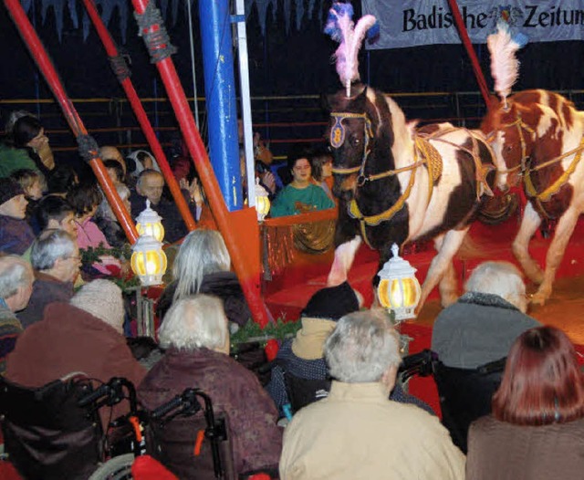 Menschen mit Handicap und Senioren gen...zirkus und die BZ eingeladen hatten.    | Foto: Sabine Ehrentreich