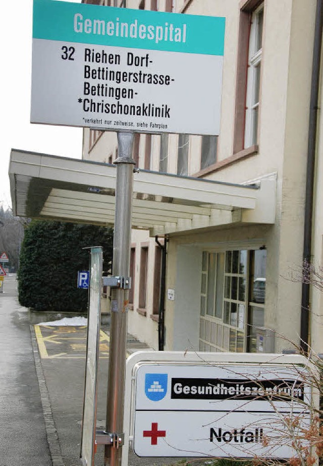 Der Name der Bushaltestelle an der Sch...nte Gesundheitszentrum untergebracht.   | Foto: daniel Gramespacher