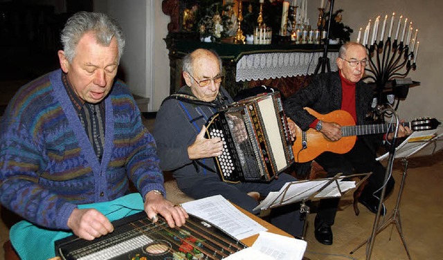 Die Musiker Gerhard Strub (Stubenakkor...e) spielten in der Litzelbergkapelle.   | Foto: Vitt