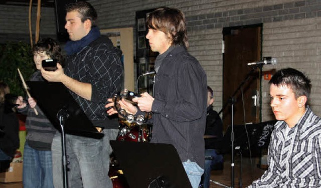 Beim Konzert der Jugendmusikschule wes... die Schlagzeuggruppe Fette Beats auf.  | Foto: Christine Aniol