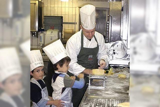 Kinder stellten Maultaschen selber her