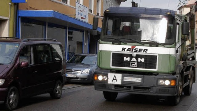 Ab sofort drfen nur noch Lkw zu Anlie...rbot fr Lkw ber 3,5 Tonnen erlassen.  | Foto: archivfoto: Jrn Kerckhoff