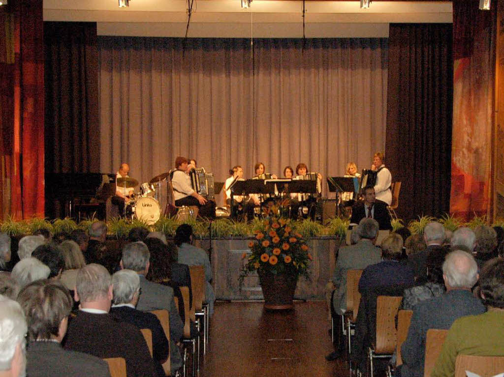 Das Akkordeon Orchester Wyhlen schuf den musikalischen Rahmen