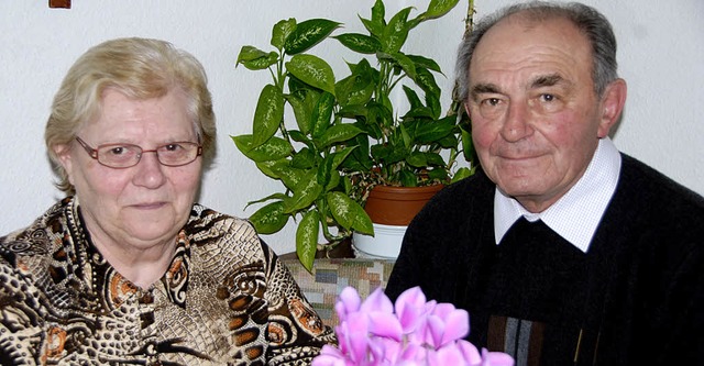 Anna und Konrad Weisenberger feiern heute goldene Hochzeit.   | Foto: Vitt
