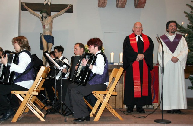 Mit einem kumenischen Gottesdienst wu...eferent Karl Flaig (rechts) erffnet.   | Foto: Michael Raab