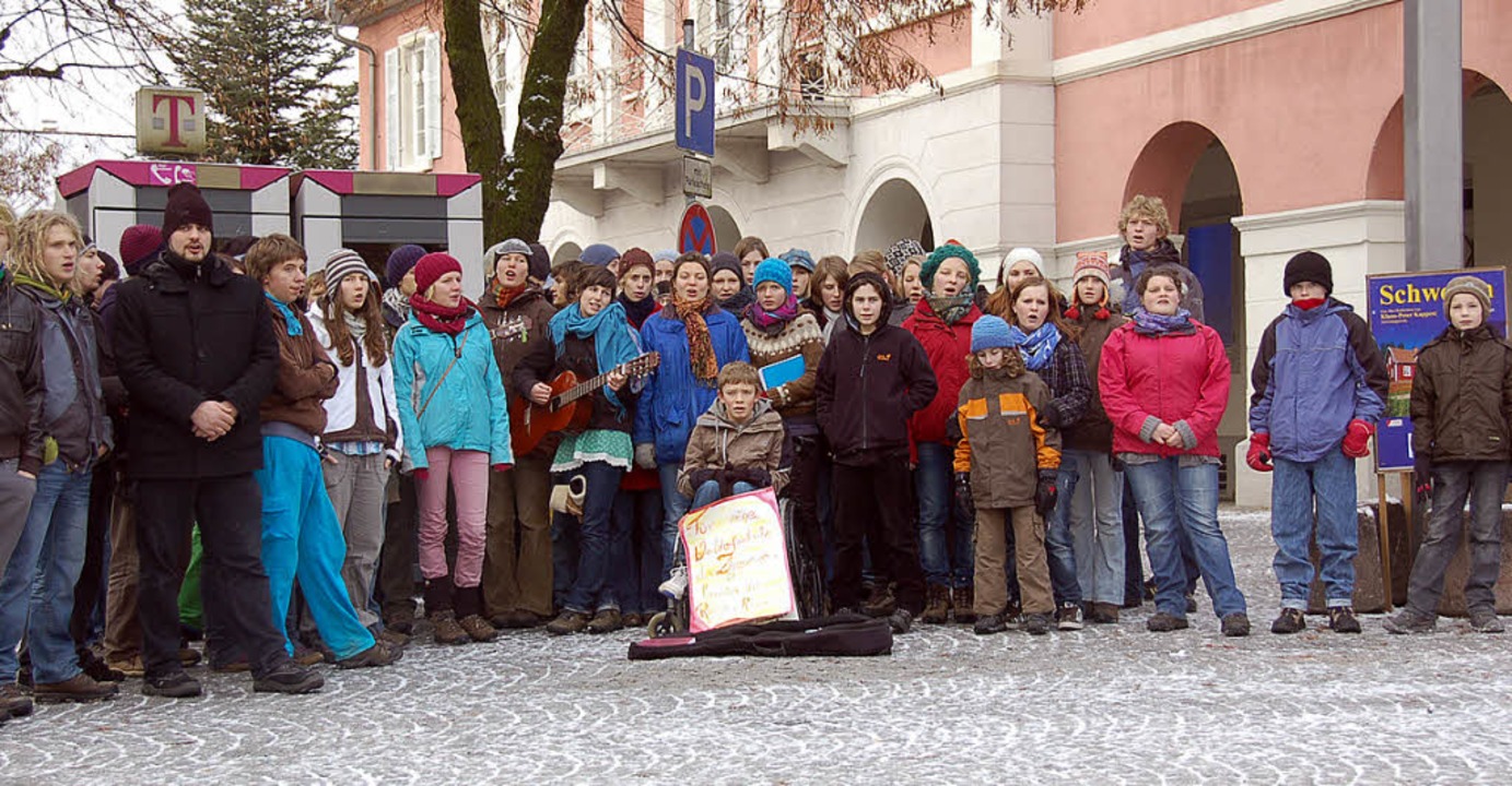 Tanzen  und Singen  fr  einen  guten ...  auf  dem  Schopfheimer  Marktplatz.   | Foto: Alannah Fiedler