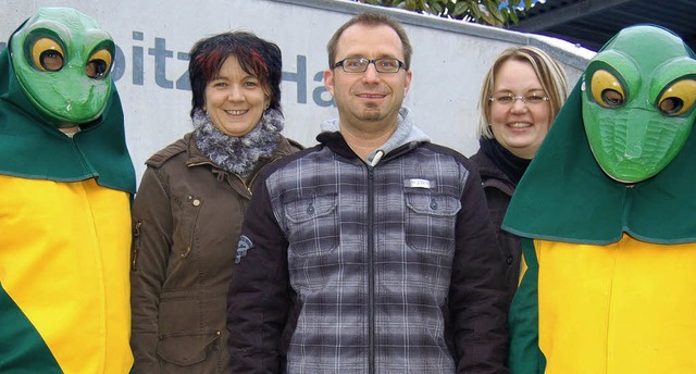 Vorstand mit Frosch: Elke Schaum (Mitt...Bernd Thomann und Sandra Ltzelschwab.  | Foto: Petra Mller