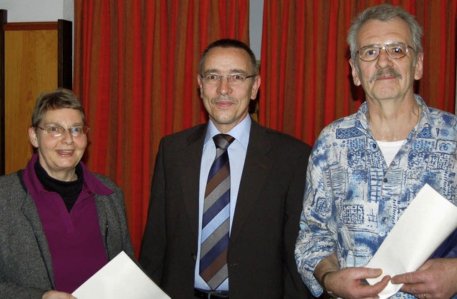Eifrige Blutspender ehrte Brgermeiste...ngelika Hipp (links) und Peter Kunz.    | Foto: Paul Berger