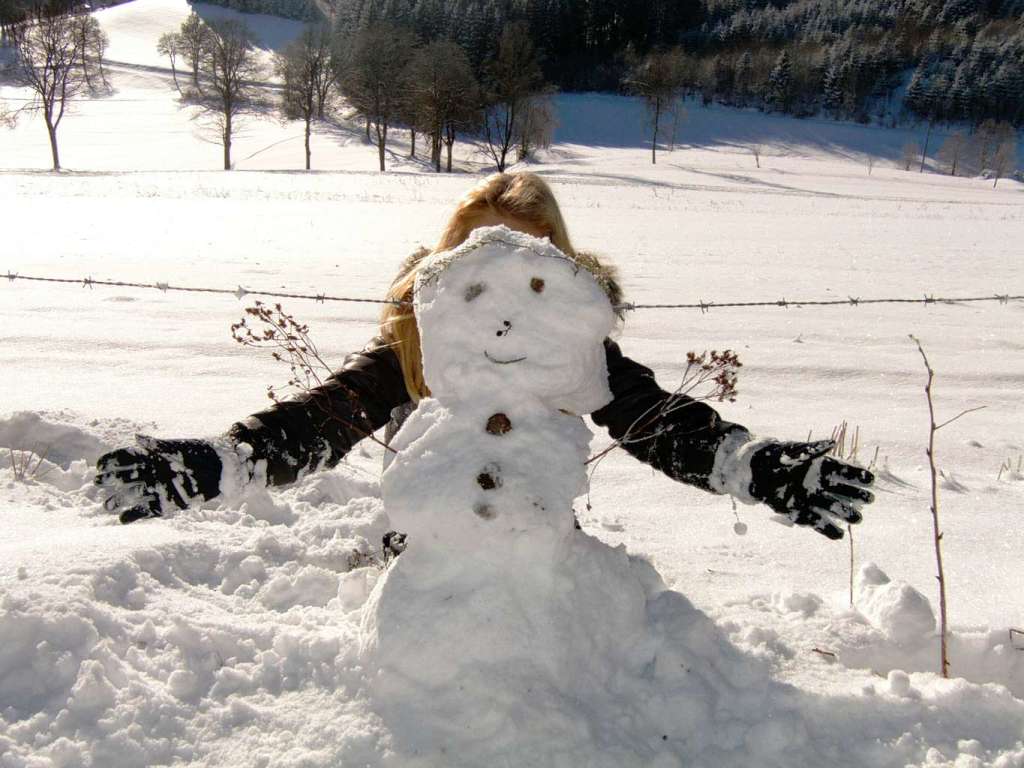 "Wilson", Schneemann aus Friedenweiler. Erbaut von Eva Steinhauser im Winterurlaub.