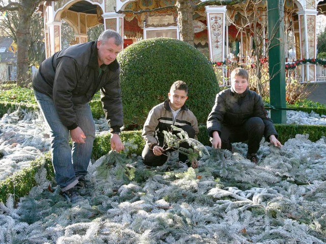 Akim Altan und Marvin Sollmann von der...fen  in der Grtnerei des Europa-Park.  | Foto: Europa-Park