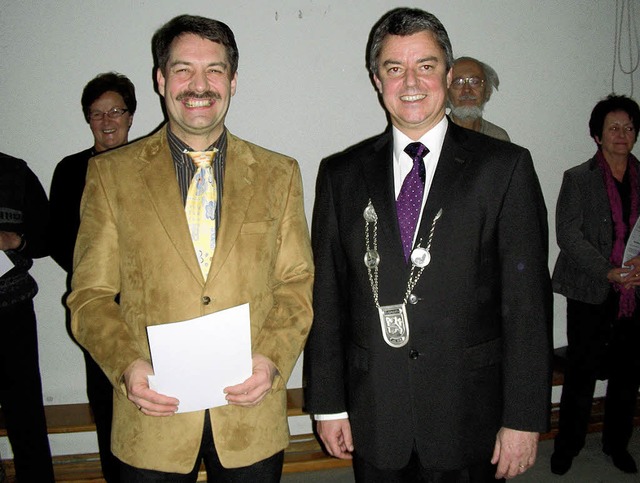 Brgermeister Volker Kieber (rechts) e...emeinde seit nunmehr einem Jahrzehnt.   | Foto: mario schneberg