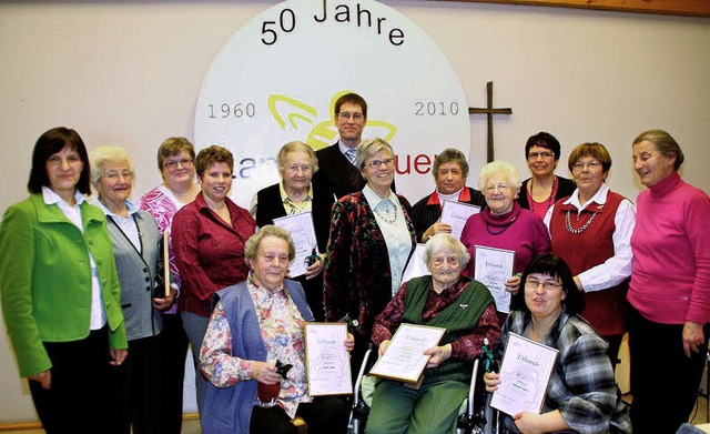 Grndungsmitglieder und  langjhrige M...ndes, Verena Galler (rechts), geehrt.   | Foto: Ulrike Hiller