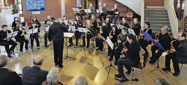 Zum Finale bildeten beim Benefizkonzer...axophon-Akademie ein groes Orchester.  | Foto: Markus Zimmermann-Drkop