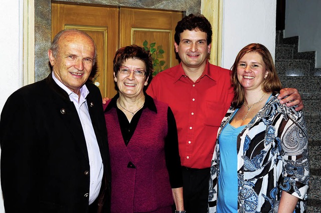 Familie Obert mit  Seniorchef Fritz Ob...s Obert und Frau Michaela (von links)   | Foto: Horst Dauenhauer