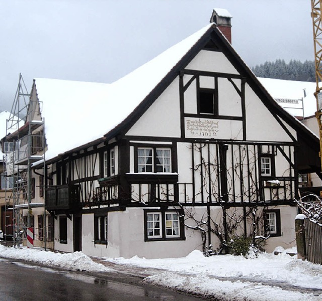 Das Hebelhaus im Winterkleid. Es wird derzeit renoviert.   | Foto: Edi