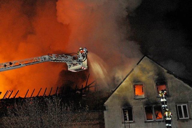 Fotos: Weingut brennt in Endingen