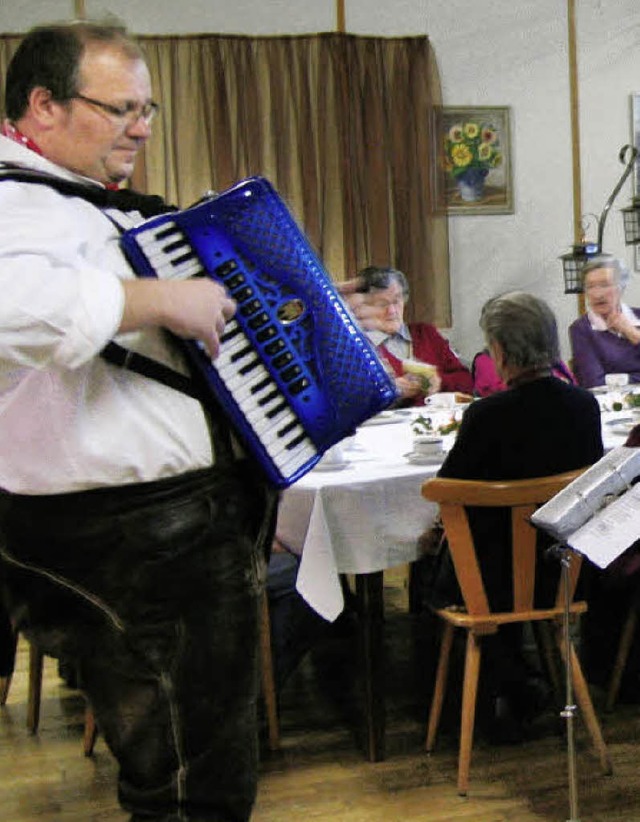 Frohe Stunden bei Gesang mit Rainer Ro...renachmittag in der &quot;Linde&quot;.  | Foto: Rainer Merz