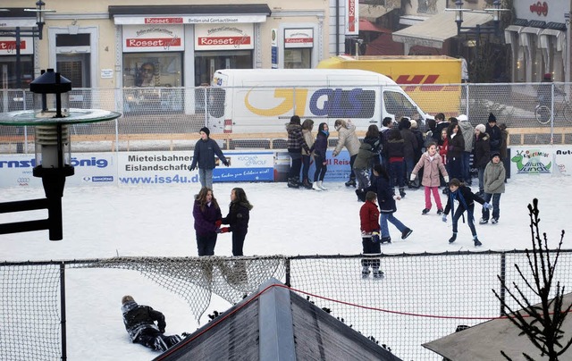 Viel Spa fr Kinder: Die Eisbahn mitt...7 Uhr gibt&#39;s hier eine Kostmparty  | Foto: Sylvia-Karina Jahn