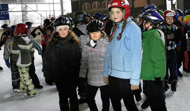 Viel Spa hatten die Schweizer Grundsc...hlittschuhtag in Rheinfelden/Schweiz.   | Foto: bz