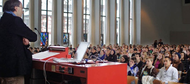 Professor Jrg Glauser, Dekan der Phil...ni in der Aula des Kollegiengebudes.   | Foto: Held