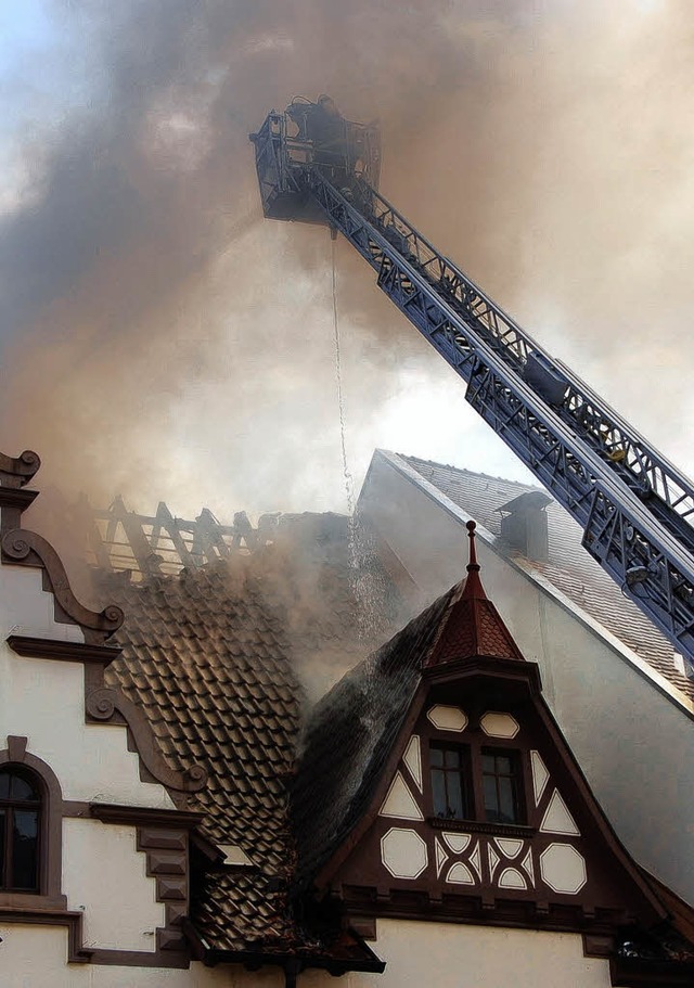 Ein Groeinsatz im vorigen Jahr war f...wehr Lrrach der Brand des Meyerhofs.   | Foto: Tolsdorf