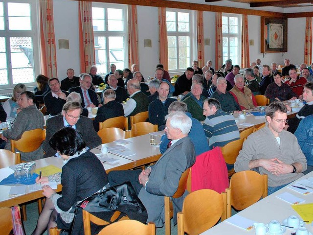 Die Bereichsversammlung Tuniberg im Ni...imsinger Gemeindesaal war gut besucht.  | Foto: Benjamin Bohn