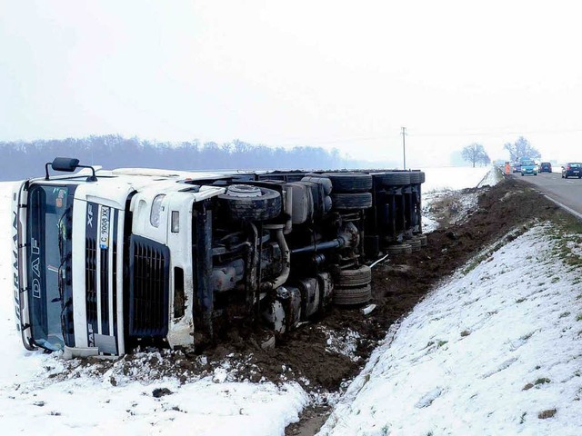 Der umgekippte Sattelschlepper.  | Foto: wolfgang Knstle