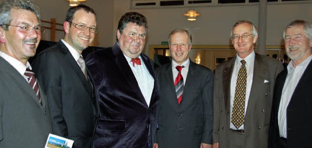 Vertreter aus Politik und Wirtschaft n...Badischen Zeitung (Dritter von links).  | Foto: pia grttinger