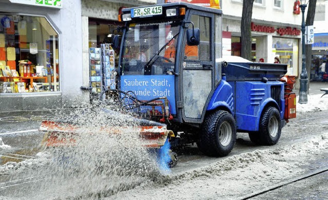 Rutschig-matschige Angelegenheit:  Winter auf Freiburgs Straen.  | Foto: Thomas Kunz