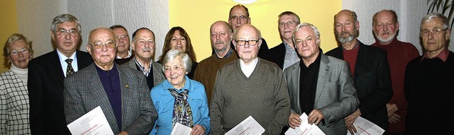 Der GEW-Kreis Freiburg- Hochschwarzwal...nderen sind seit 40 Jahren in der GEW.  | Foto: Harald Albiker