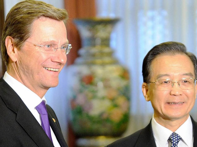 Der chinesische Ministerprsident Wen ...auenminister Guido Westerwelle (FDP).  | Foto: dpa