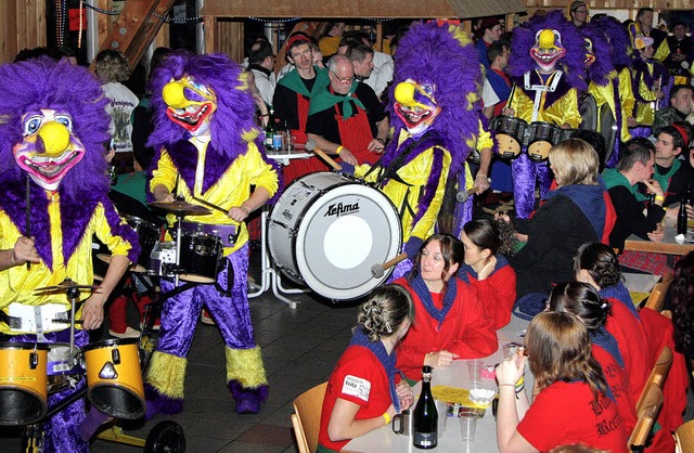 Zunftabend: Die Gssliftzer aus Ebrin...die Schwarzwaldhalle rasch zum Toben.   | Foto: Eva Korinth