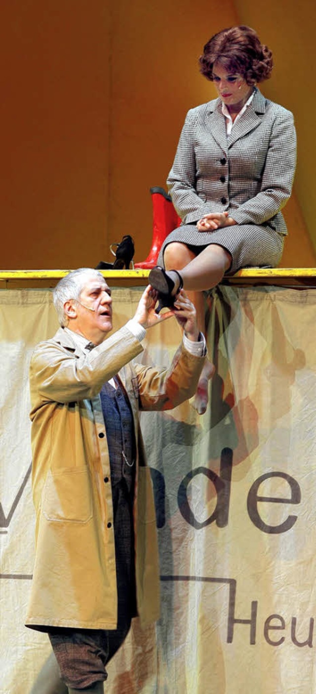 Ilja Richter (links) wirbt als Horace ...von Barbara Ferun, die  Dolly spielt.   | Foto: Peter Heck