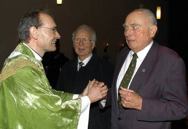 Pfarrer Uwe Schrempp mit Rudolf Wolpensinger und Wolfgang Neppl.  | Foto: Jannik Schall