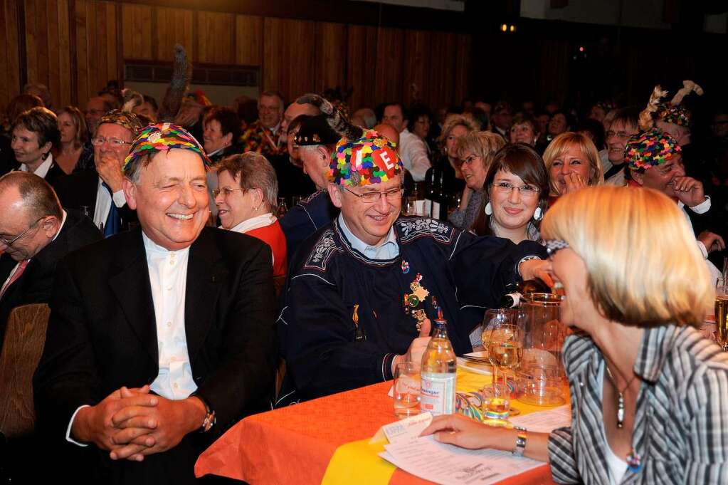 Die Freiburger Fasnetrufer haben Mnsterpfarrer Claudius Stoffel zum Ehrenmtzentrger ausgewhlt und damit erstmals einen Kirchenmann in den nrrischen Adelsstand erhoben.