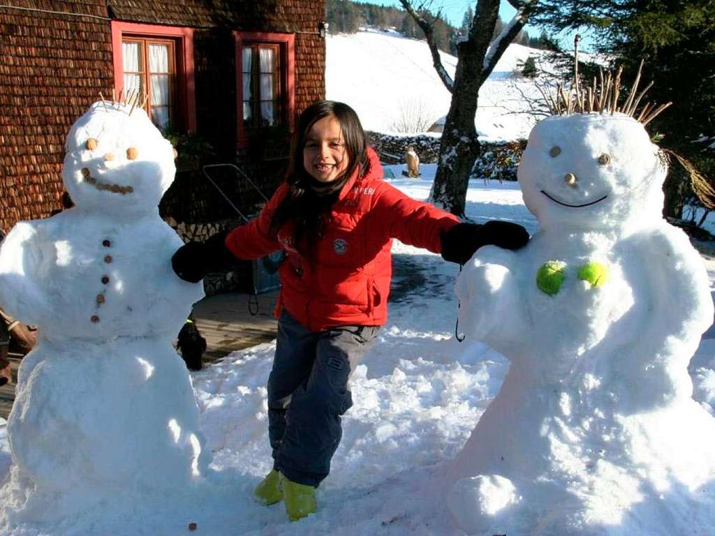 "Schneemann und Schneefrau" gebaut von Blanca (7) im Februar 2008 in Todtnauberg. Es gab auch ein "Schneemann-Baby", aber leider kein Foto.