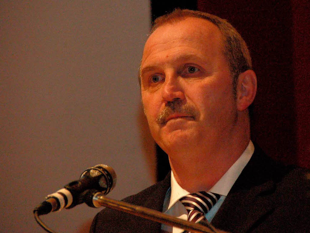 Brgermeister Rainer Knig stimmte auf ein schwieriges Jahr 2010 ein.
