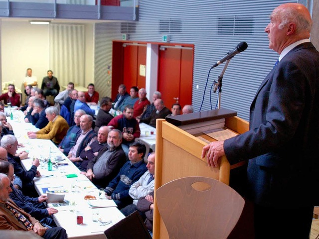 Im  Brgerhaus Tutschfelden verfolgten...urst (rechts) und weiteren Referenten.  | Foto: Ilona Hge